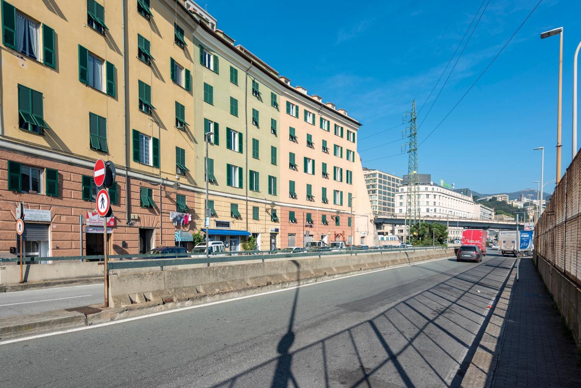 Joivy Pleasant 2br Flat Next To Port Genova